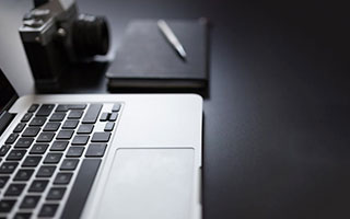 英超一战中，红牌出现之后的那段时间，讨论焦点在赛后悄然转移